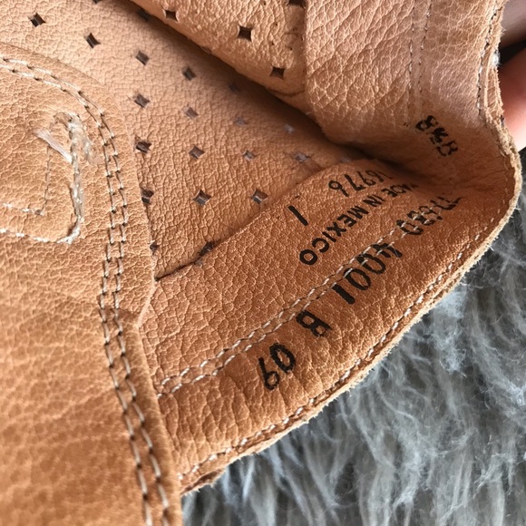 Frye Carson Boot Leather Perforated Leather Cow - Picture 7 of 8